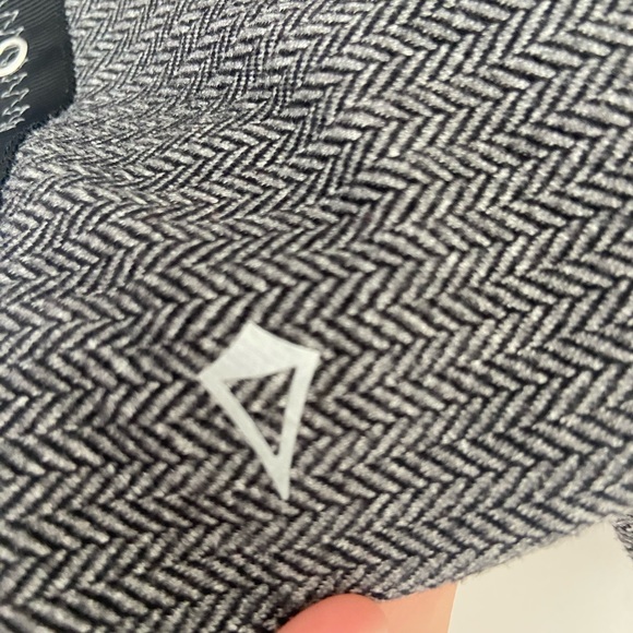 Ivivva Infinity Scarf - Picture 4 of 5